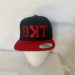 Casquette SNAPBACK -BKT - bicolore rouge et noir
