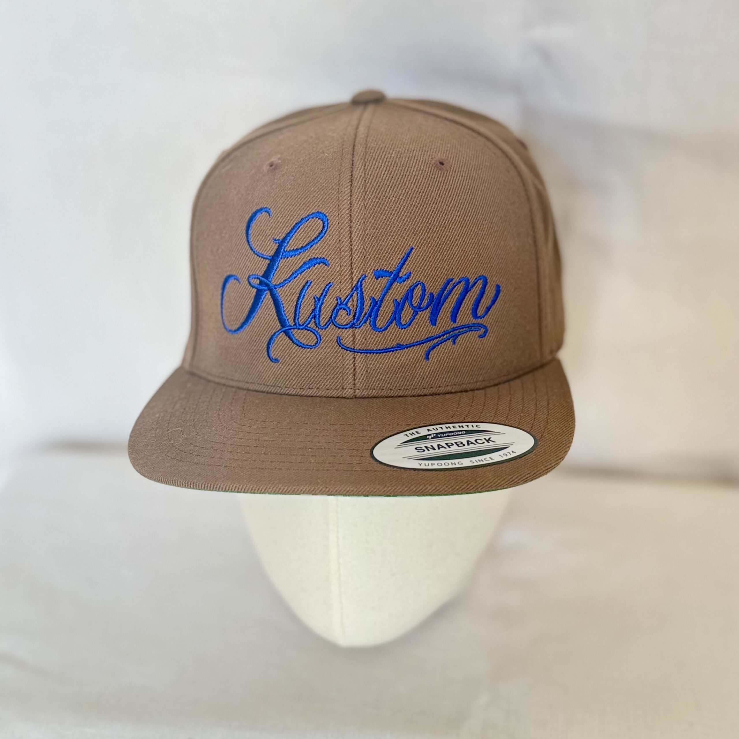 Casquette-Plate-snapback-Kustom Casquette SNAPBACK - KUSTOM Café et Bleu – Image 1